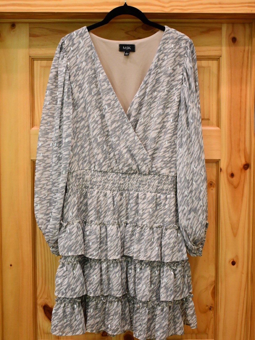 MSK Patterned Long Sleeve Tiered Wrap Shift Dress Light Gray L